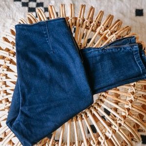 High Wasted Jeans with Zipper Detail